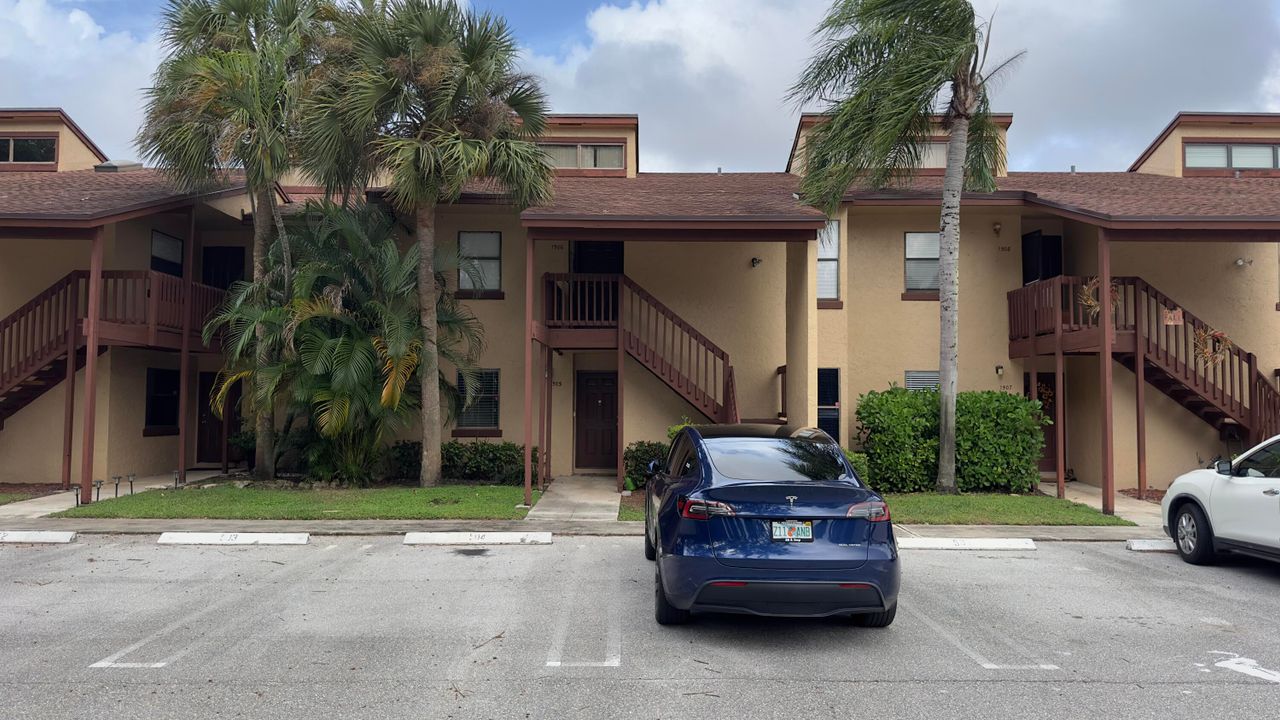 For Rent: $2,045 (2 beds, 2 baths, 1165 Square Feet)