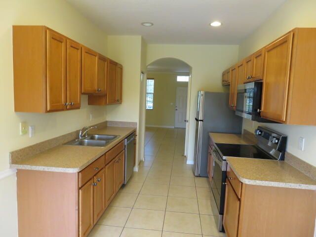 For Rent: $2,175 (3 beds, 2 baths, 1353 Square Feet)