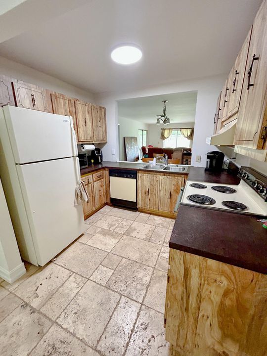 For Rent: $4,500 (3 beds, 2 baths, 1437 Square Feet)