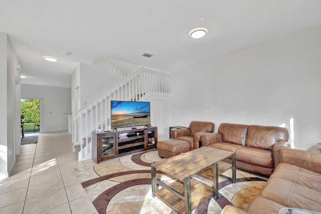 For Sale: $369,000 (3 beds, 2 baths, 1533 Square Feet)