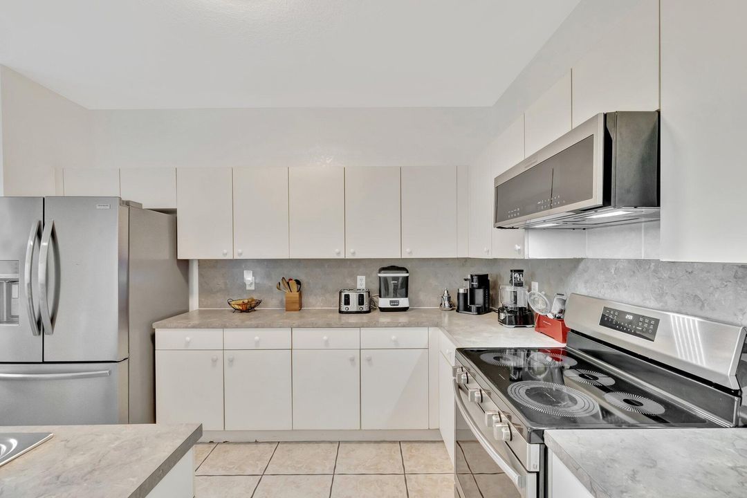 For Sale: $369,000 (3 beds, 2 baths, 1533 Square Feet)