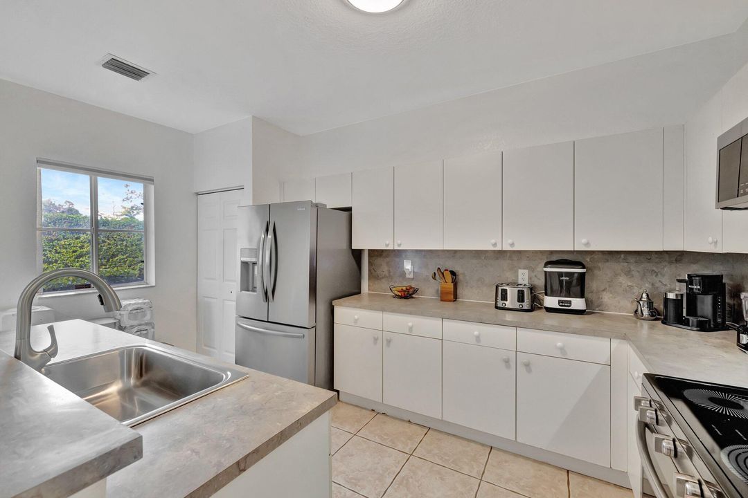 For Sale: $369,000 (3 beds, 2 baths, 1533 Square Feet)