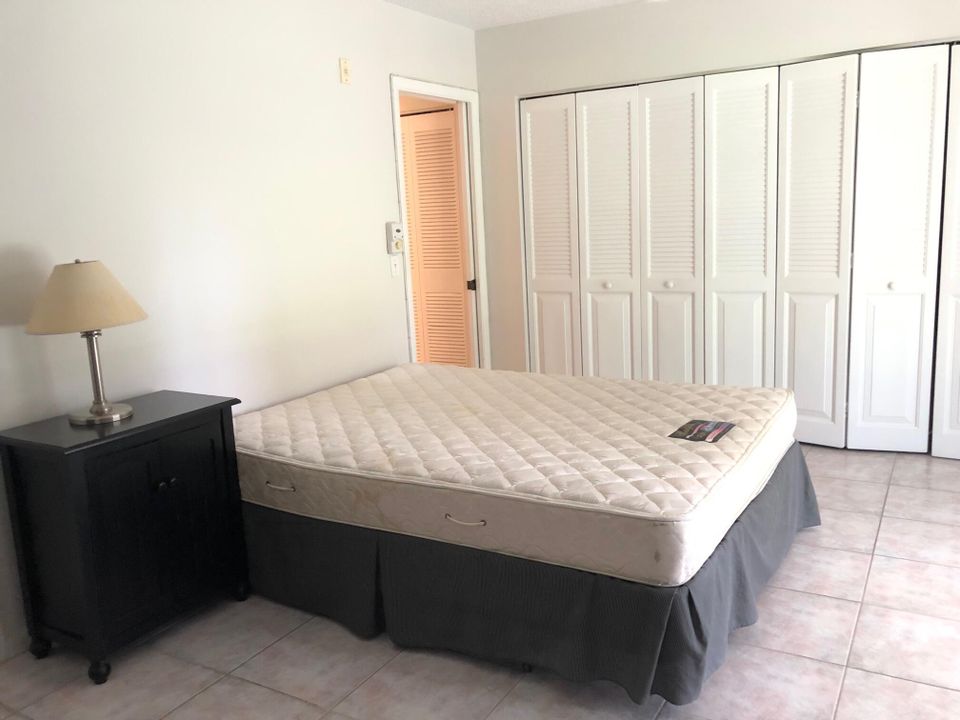 For Rent: $1,350 (1 beds, 1 baths, 700 Square Feet)