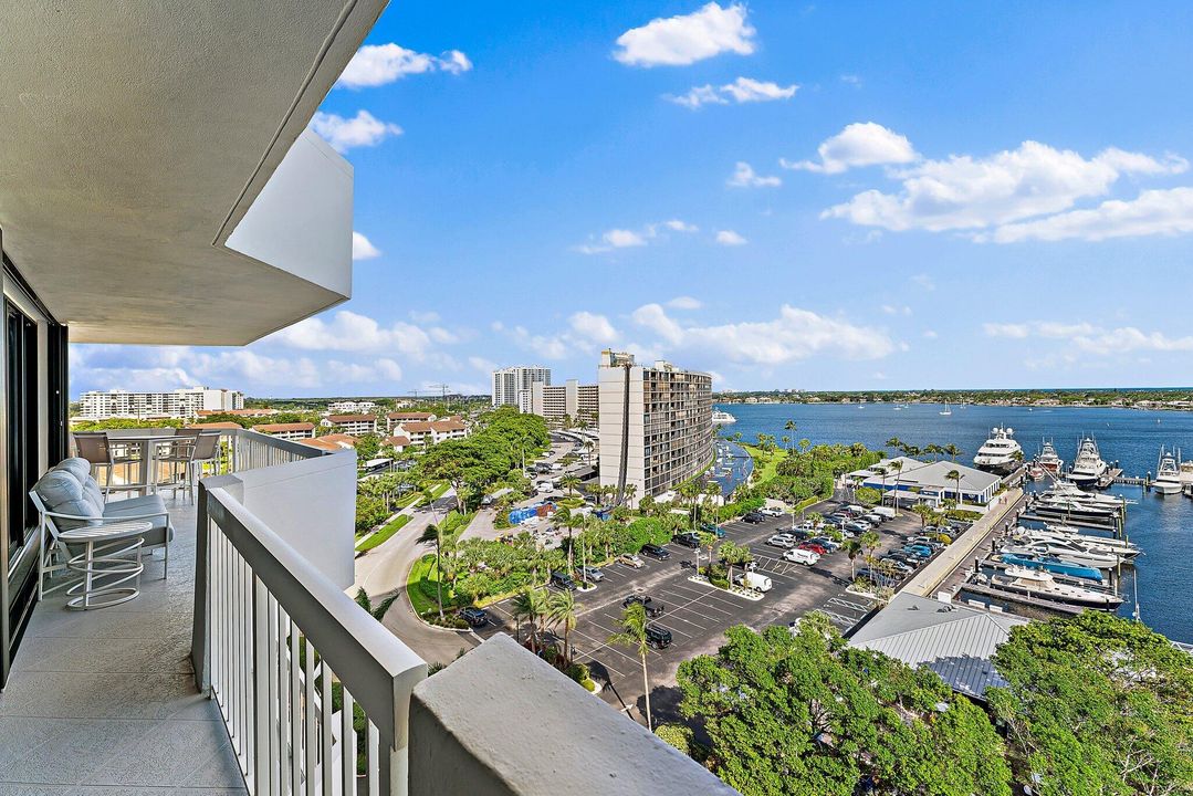 For Sale: $949,900 (2 beds, 2 baths, 1715 Square Feet)