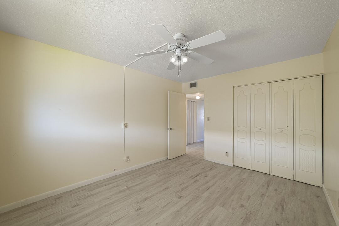 For Sale: $255,000 (2 beds, 2 baths, 880 Square Feet)