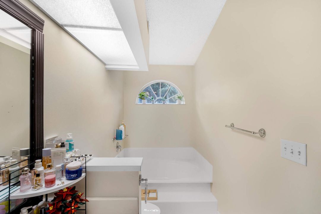 For Sale: $435,000 (2 beds, 2 baths, 1499 Square Feet)