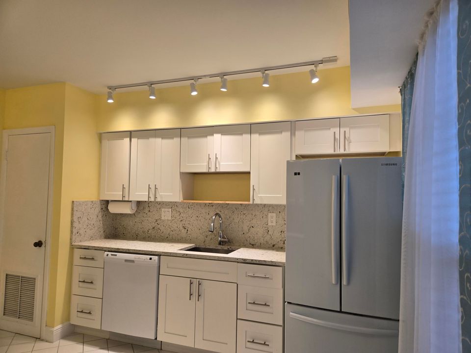 For Sale: $289,000 (2 beds, 2 baths, 1433 Square Feet)