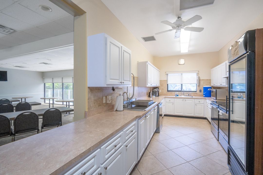 For Sale: $199,000 (2 beds, 2 baths, 891 Square Feet)