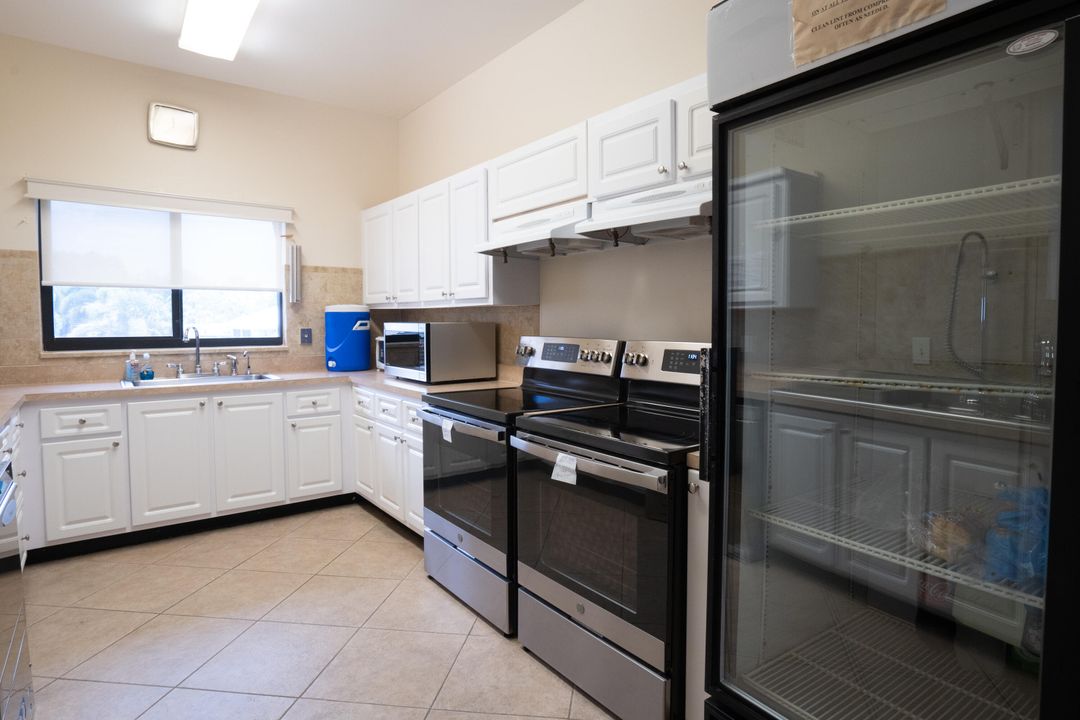 For Sale: $199,000 (2 beds, 2 baths, 891 Square Feet)