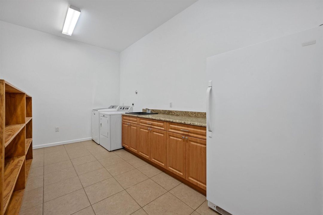 For Rent: $1,000 (4 beds, 3 baths, 2546 Square Feet)