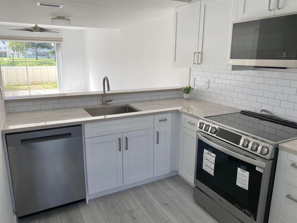 For Sale: $374,950 (2 beds, 2 baths, 1176 Square Feet)