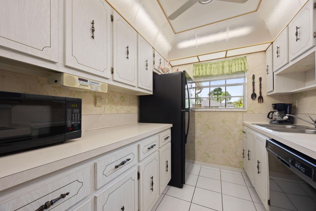 For Sale: $185,000 (2 beds, 2 baths, 1137 Square Feet)