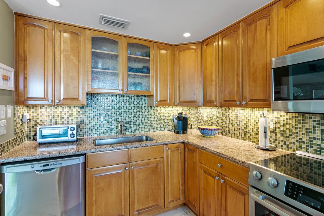 For Sale: $1,200,000 (2 beds, 2 baths, 1300 Square Feet)