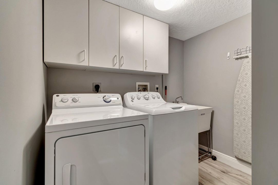 For Sale: $395,000 (3 beds, 2 baths, 1869 Square Feet)