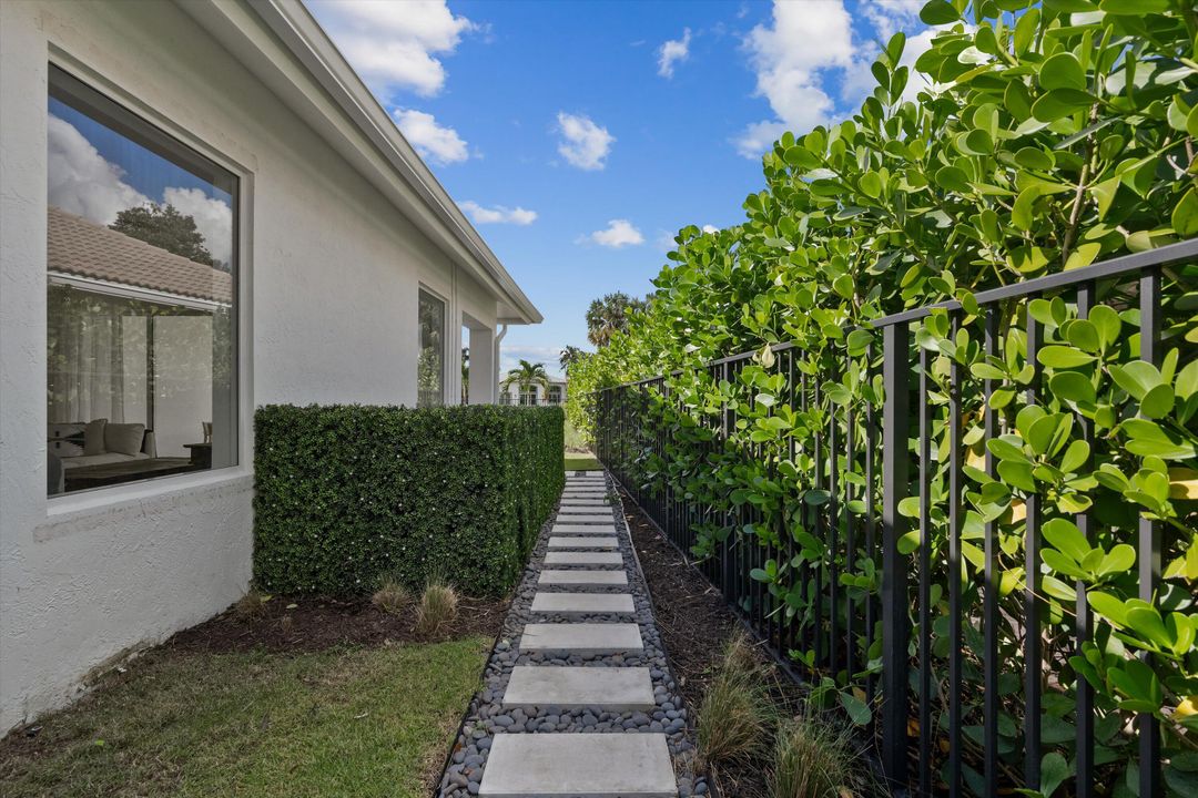 For Sale: $2,100,000 (3 beds, 3 baths, 1974 Square Feet)