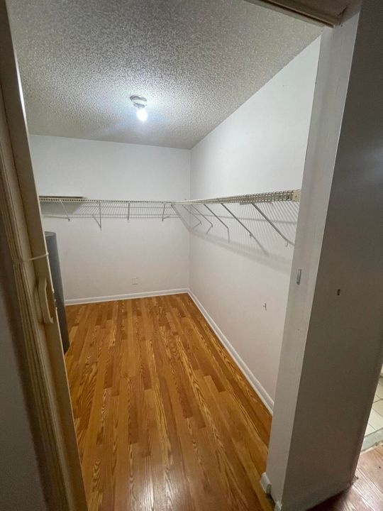 For Rent: $2,400 (2 beds, 2 baths, 1400 Square Feet)