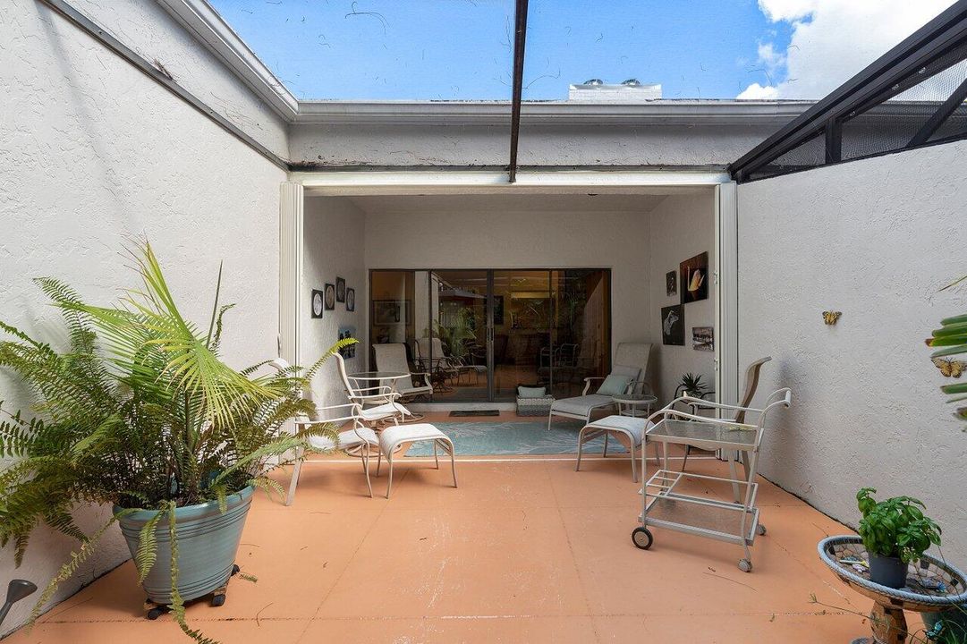 En Venta: $675,000 (3 camas, 2 baños, 2051 Pies cuadrados)