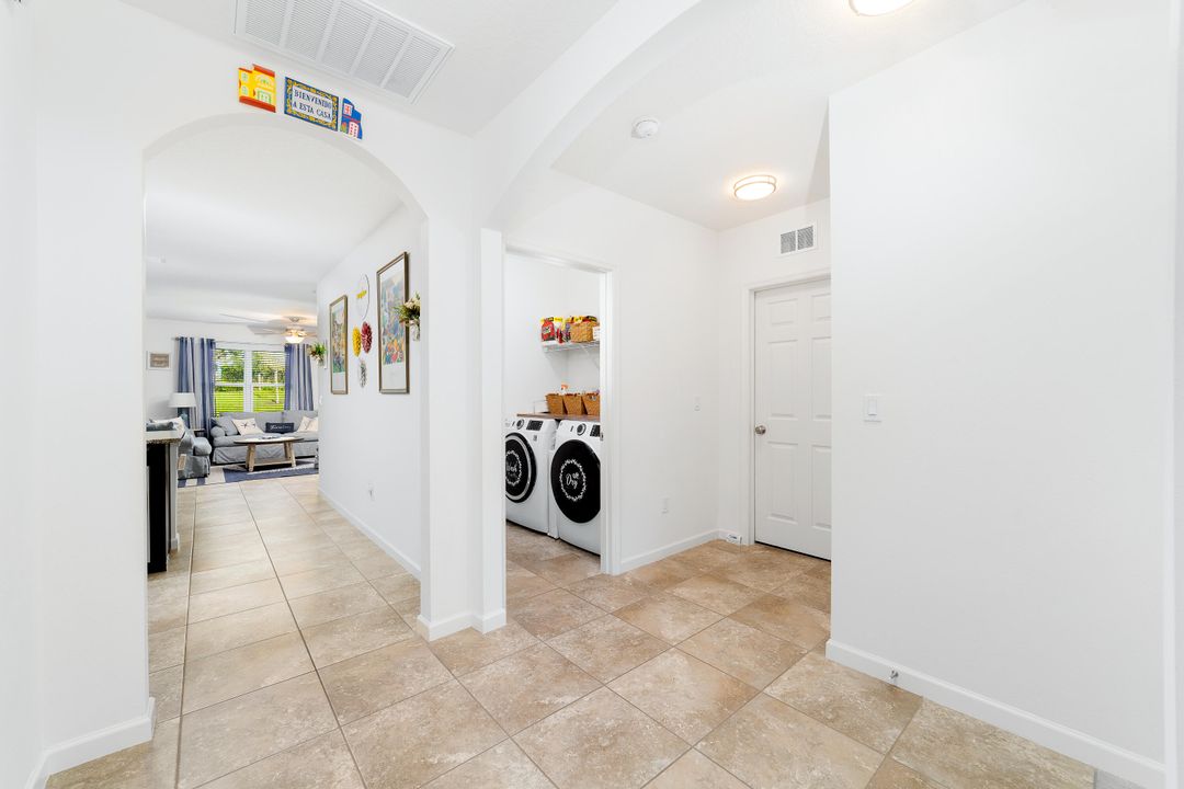 For Sale: $425,000 (4 beds, 2 baths, 1828 Square Feet)