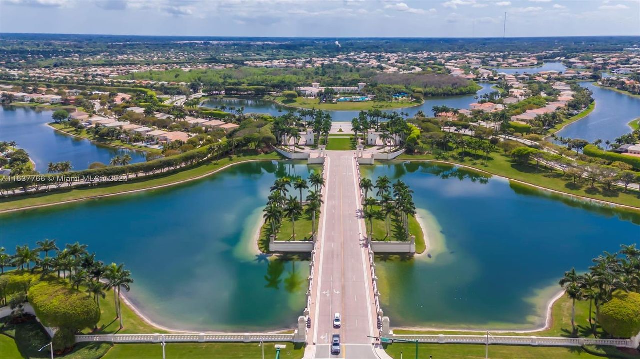 For Sale: $799,000 (4 beds, 3 baths, 3035 Square Feet)