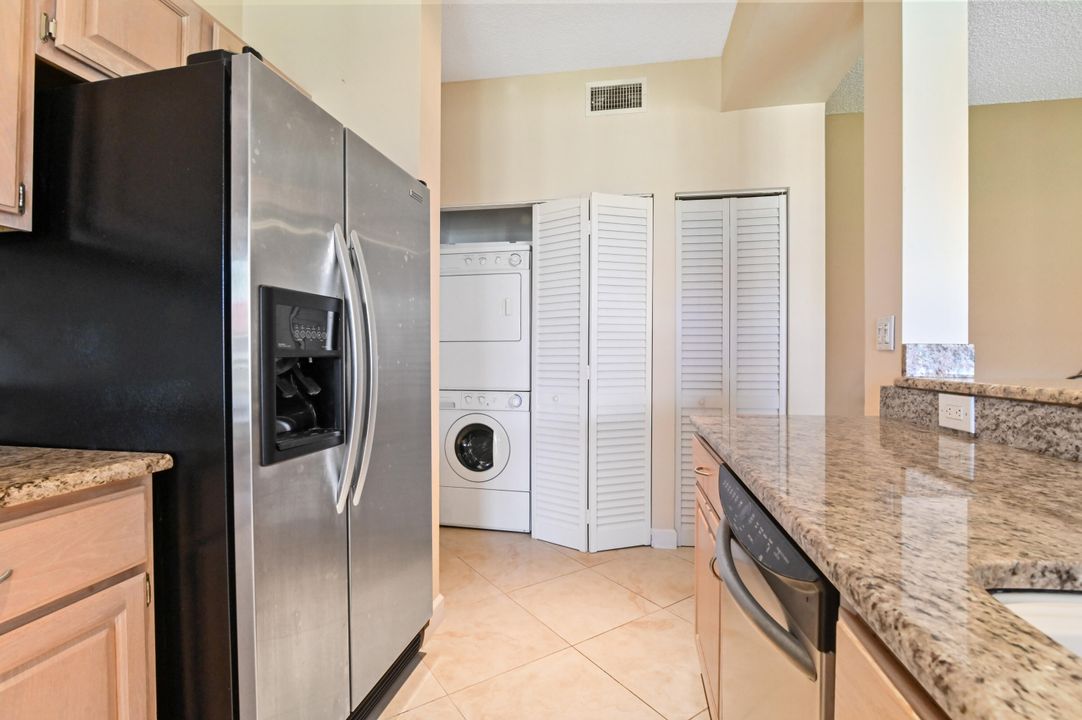 For Sale: $390,000 (2 beds, 2 baths, 1414 Square Feet)