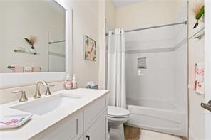 For Sale: $579,000 (3 beds, 3 baths, 1774 Square Feet)