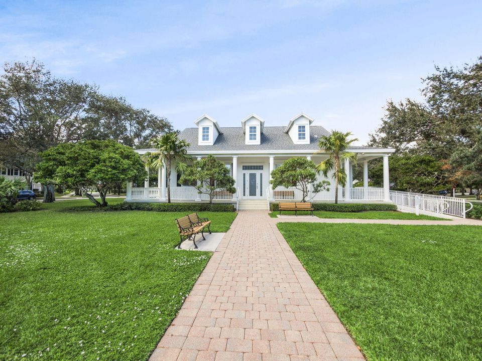 For Sale: $1,075,000 (3 beds, 2 baths, 1962 Square Feet)