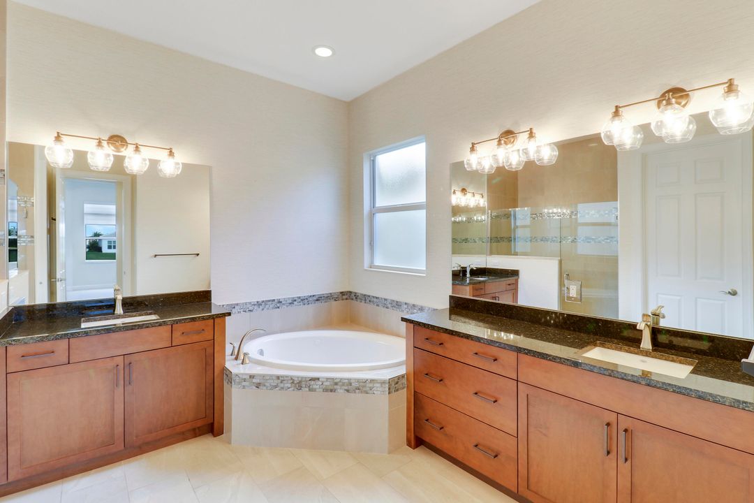 For Sale: $574,900 (2 beds, 2 baths, 1859 Square Feet)