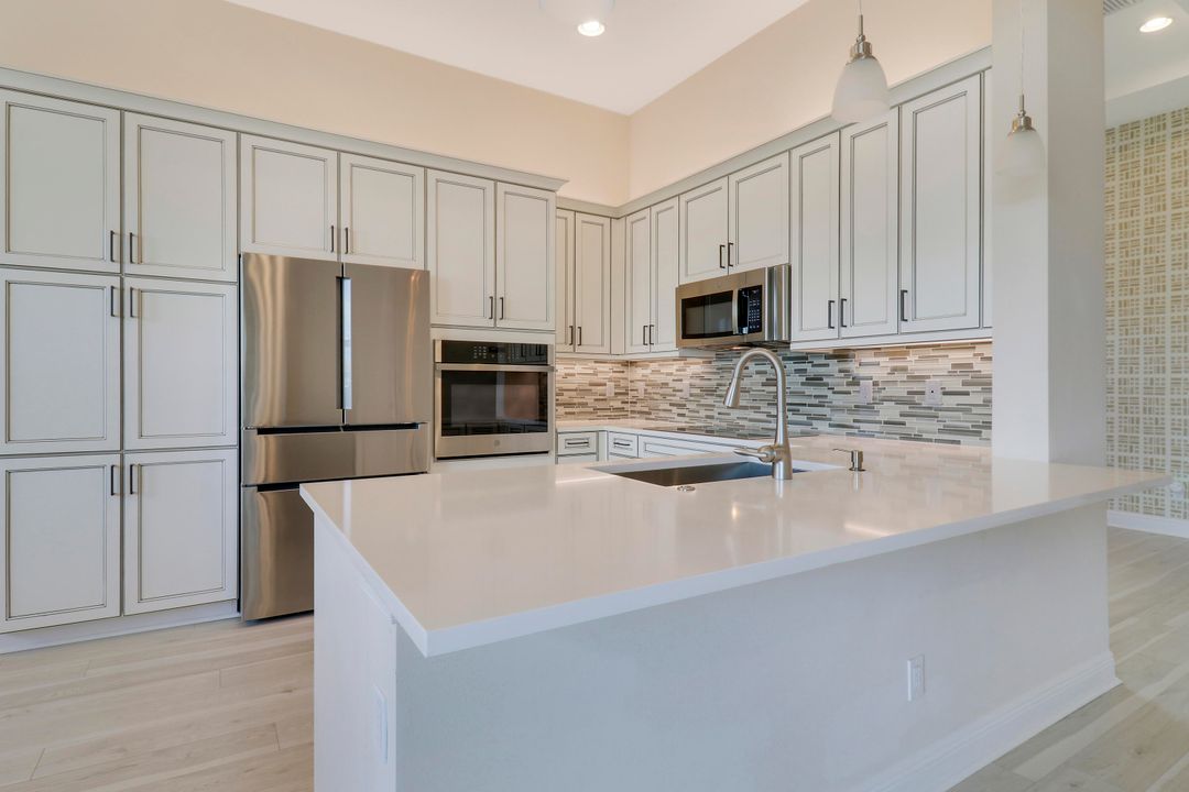 For Sale: $574,900 (2 beds, 2 baths, 1859 Square Feet)