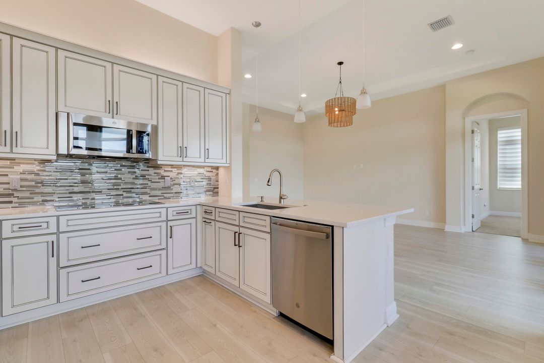 For Sale: $574,900 (2 beds, 2 baths, 1859 Square Feet)