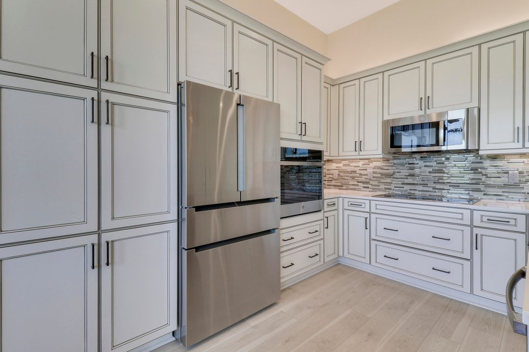 For Sale: $574,900 (2 beds, 2 baths, 1859 Square Feet)