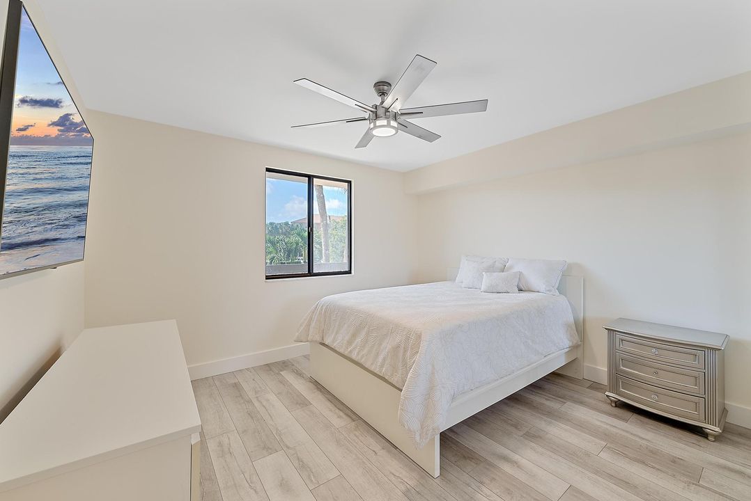 For Sale: $699,000 (2 beds, 2 baths, 1385 Square Feet)