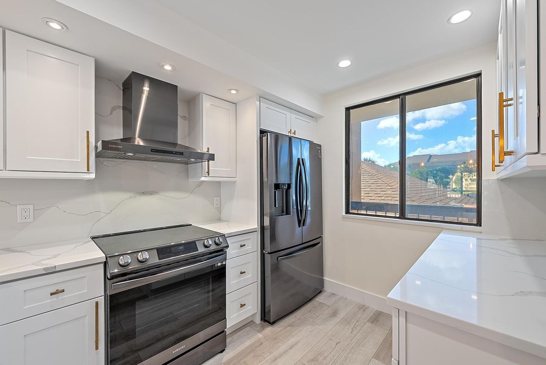 For Sale: $699,000 (2 beds, 2 baths, 1385 Square Feet)