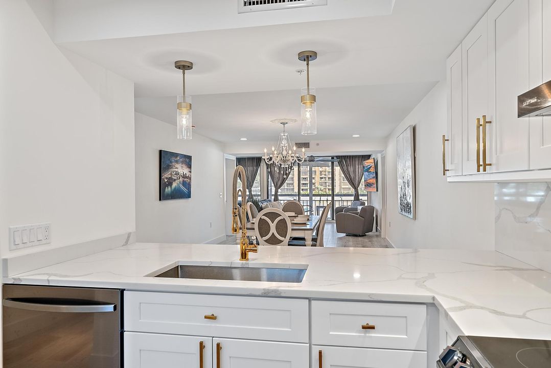 For Sale: $699,000 (2 beds, 2 baths, 1385 Square Feet)