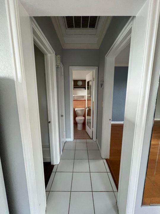 Active With Contract: $1,600 (1 beds, 1 baths, 500 Square Feet)