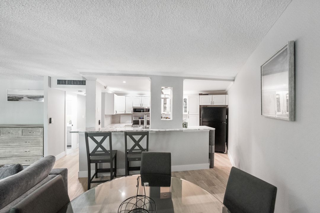 For Sale: $324,900 (1 beds, 1 baths, 920 Square Feet)