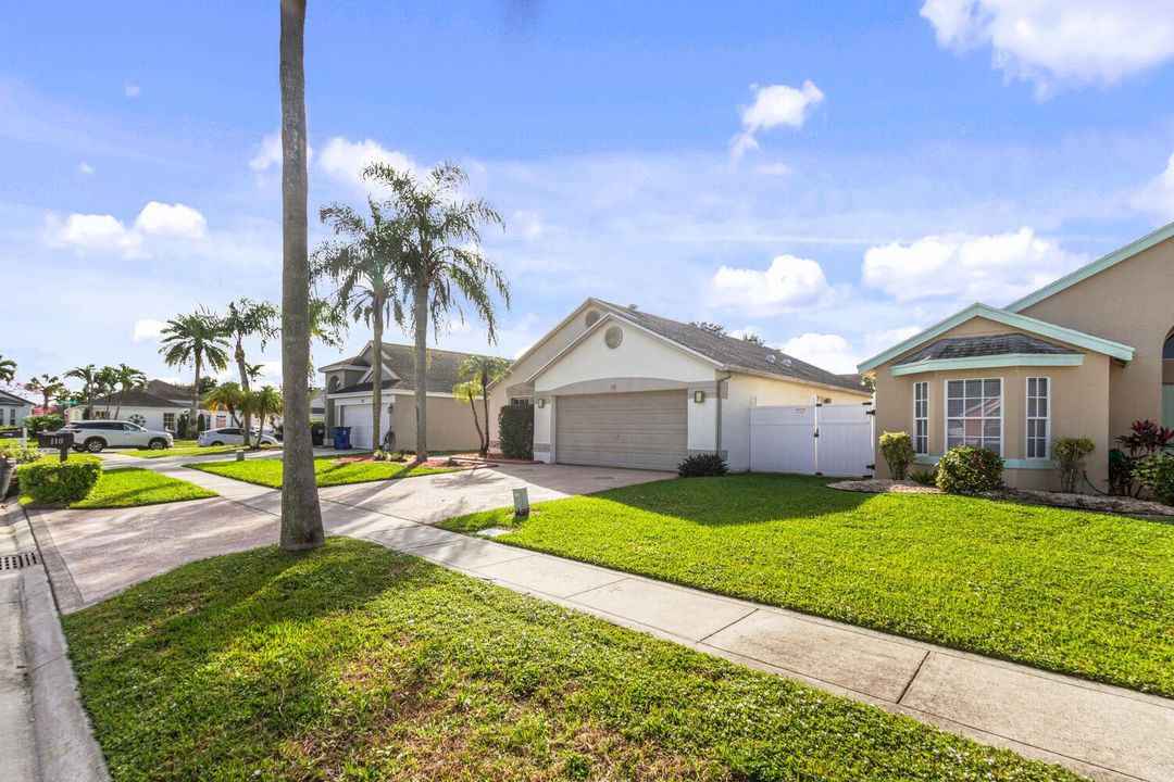 For Sale: $475,000 (3 beds, 2 baths, 1446 Square Feet)