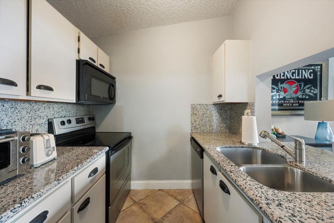 For Sale: $197,000 (1 beds, 1 baths, 600 Square Feet)