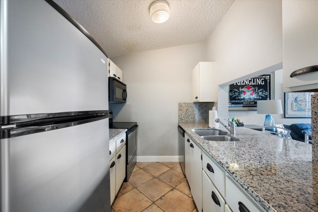 For Sale: $197,000 (1 beds, 1 baths, 600 Square Feet)