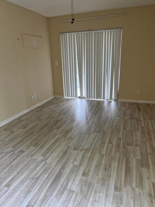 For Rent: $2,150 (2 beds, 2 baths, 980 Square Feet)