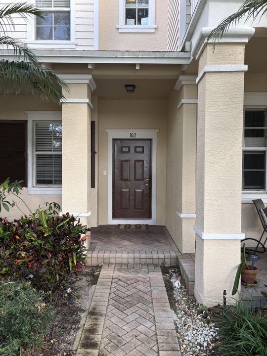 For Rent: $3,100 (2 beds, 2 baths, 1542 Square Feet)