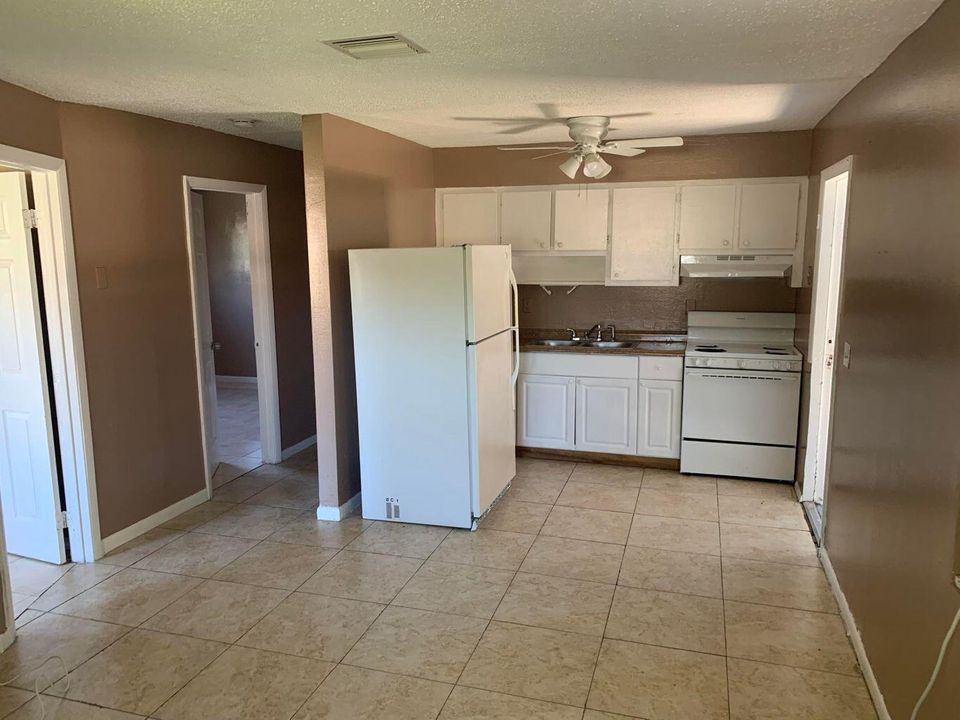 For Rent: $1,700 (2 beds, 1 baths, 1344 Square Feet)