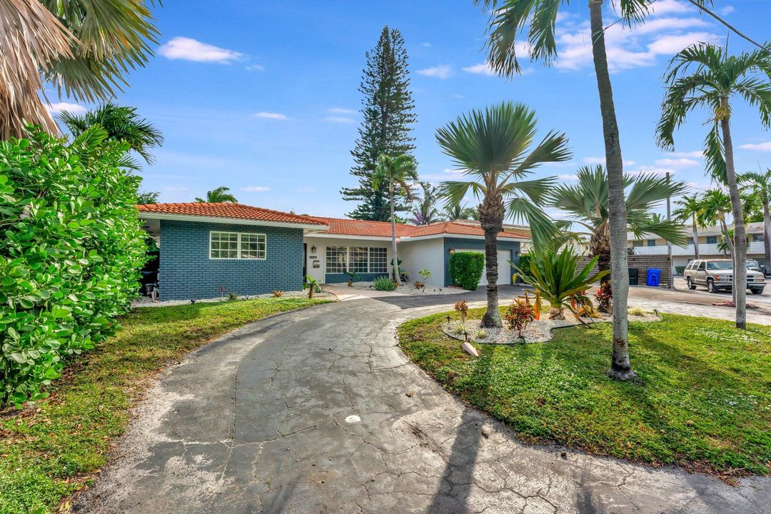 For Sale: $1,050,000 (3 beds, 2 baths, 1857 Square Feet)