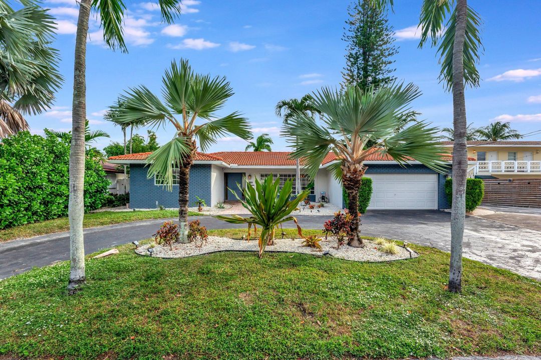 For Sale: $1,050,000 (3 beds, 2 baths, 1857 Square Feet)