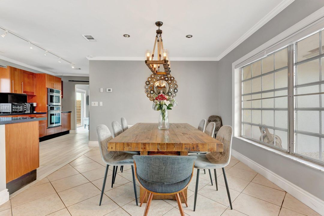 For Sale: $1,050,000 (3 beds, 2 baths, 1857 Square Feet)