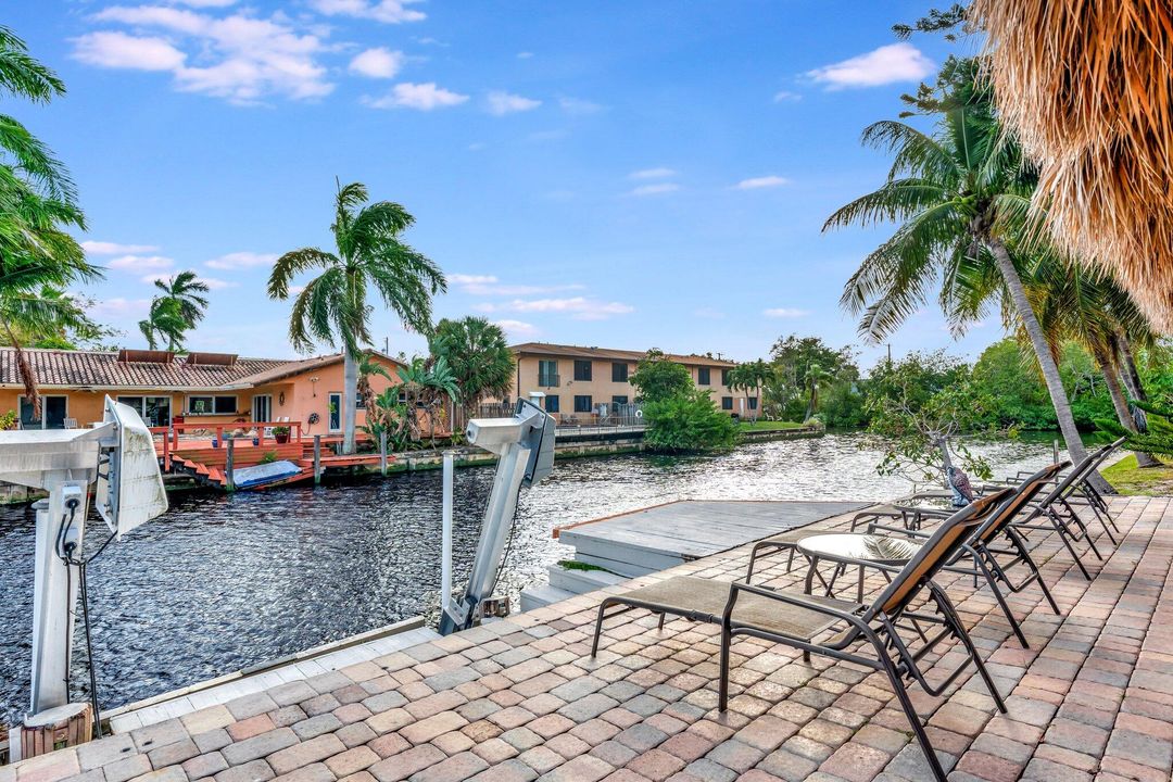 For Sale: $1,050,000 (3 beds, 2 baths, 1857 Square Feet)