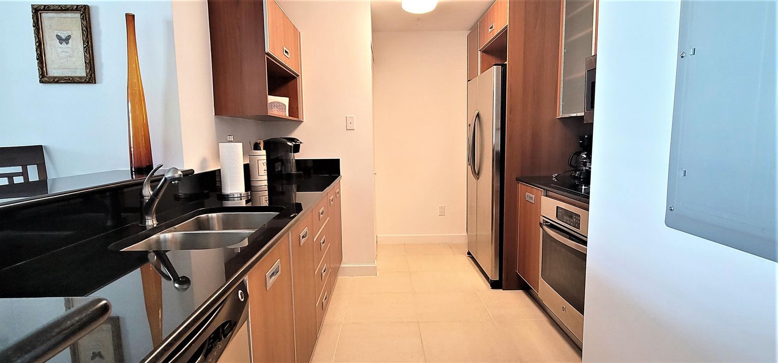 For Rent: $3,500 (2 beds, 2 baths, 1160 Square Feet)