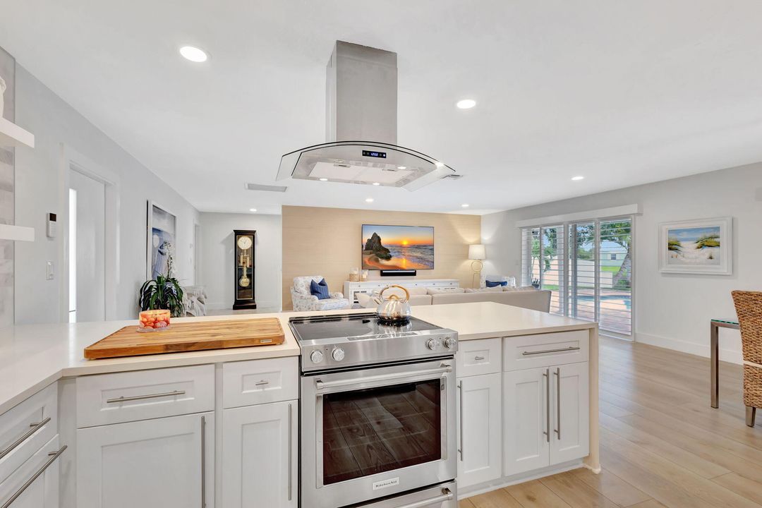 For Sale: $875,000 (2 beds, 2 baths, 1406 Square Feet)