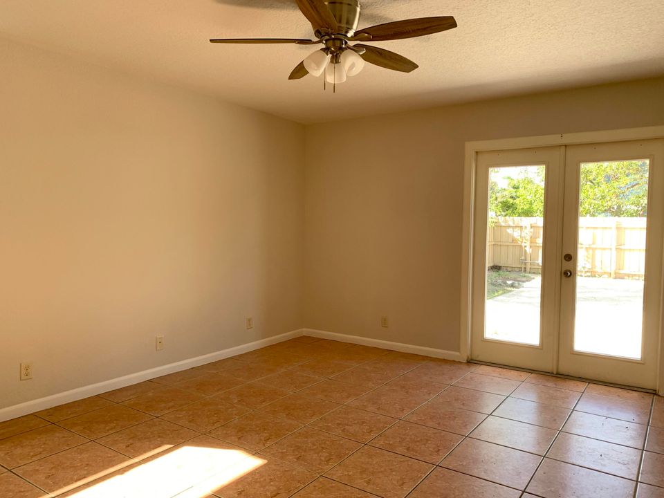 For Rent: $3,000 (2 beds, 2 baths, 1220 Square Feet)