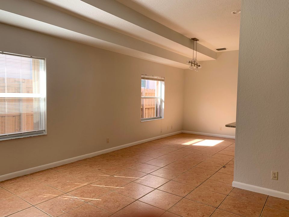 For Rent: $3,000 (2 beds, 2 baths, 1220 Square Feet)