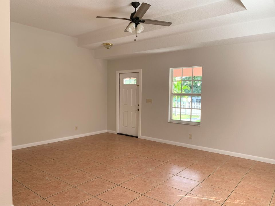 For Rent: $3,000 (2 beds, 2 baths, 1220 Square Feet)